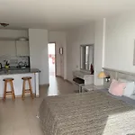 Ocean Breeze And Seaview Apartment